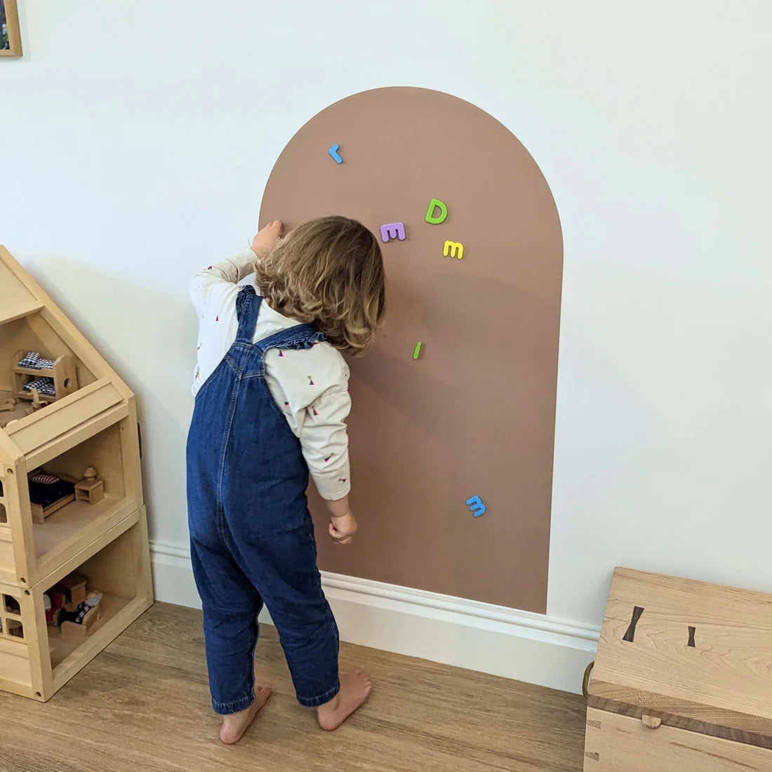 Archie & Mags Magnetic Wall Decal - Clay