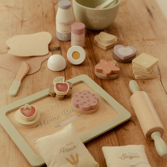Wooden baking set