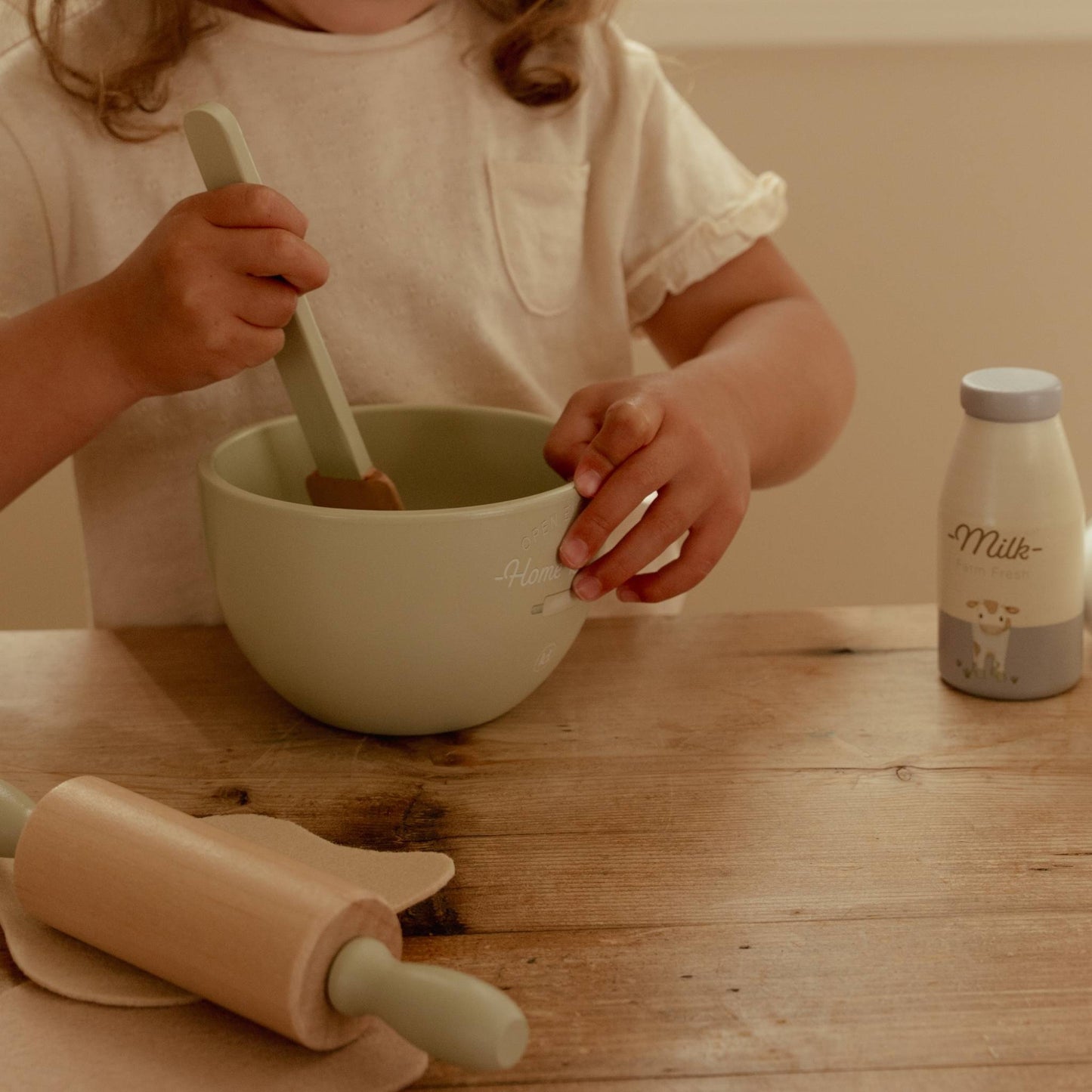 Wooden baking set