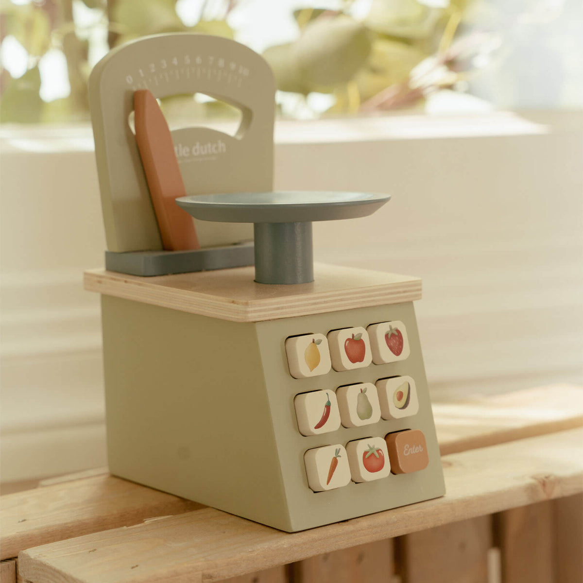Wooden weighing scale