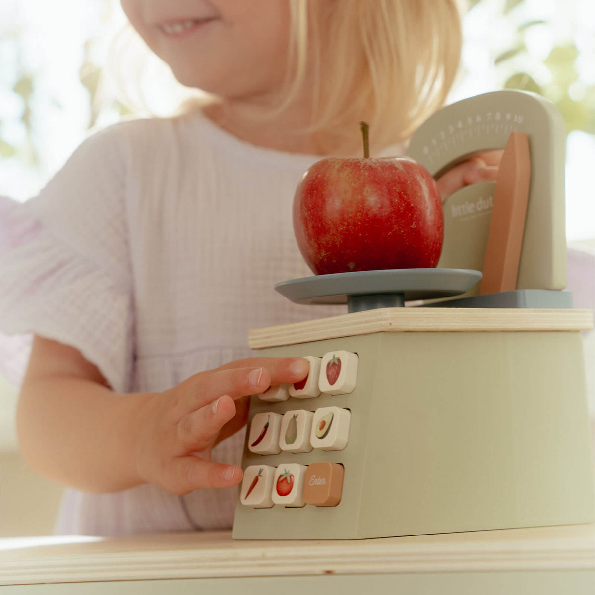 Wooden weighing scale