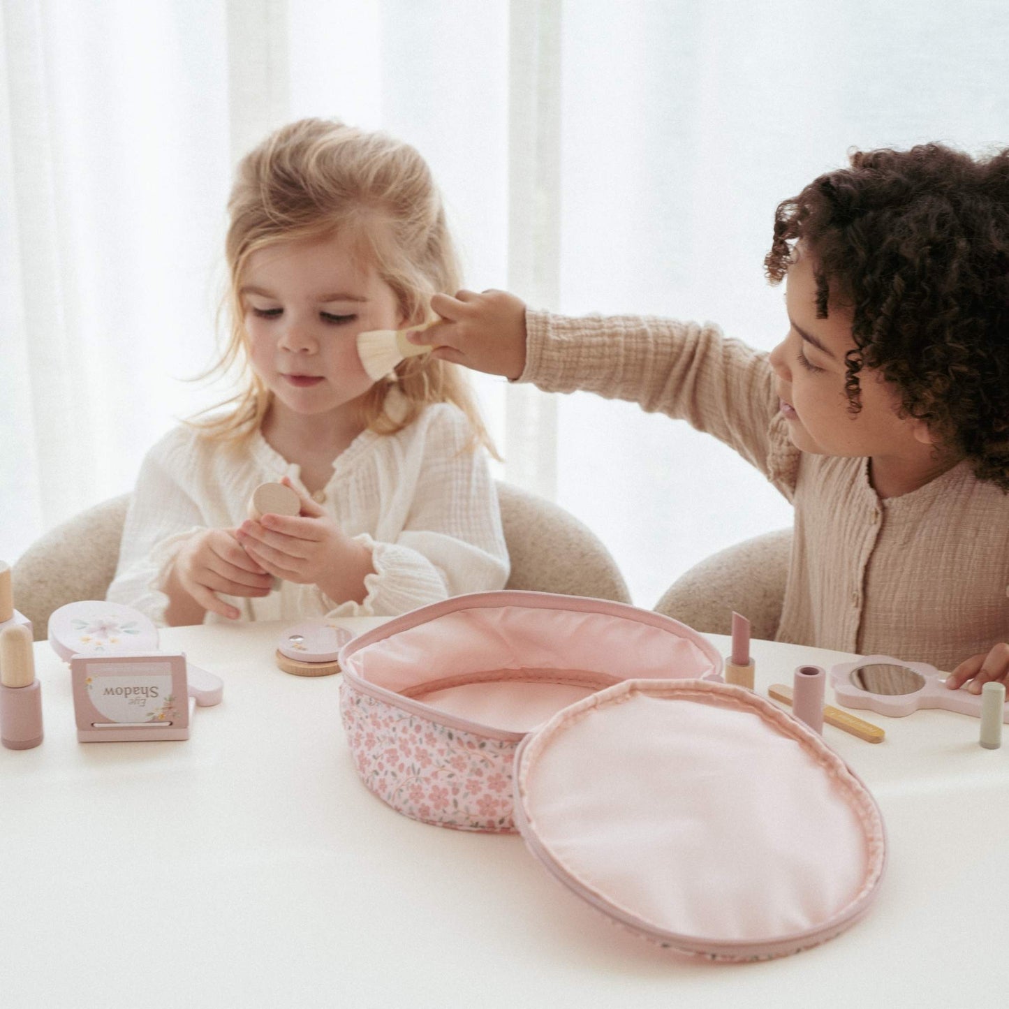 Wooden make-up set