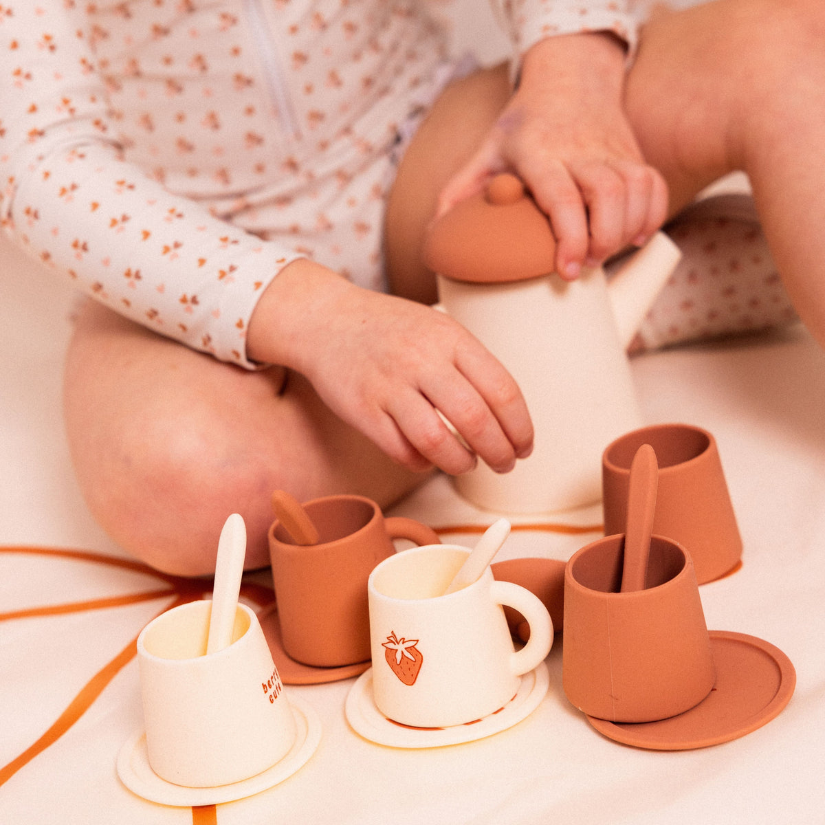 Silicone tea set - strawberry fields