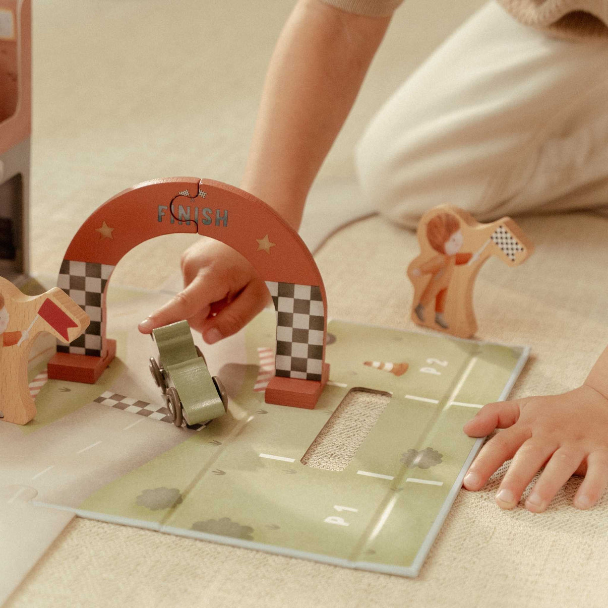 Play case - race track